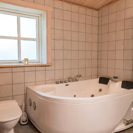 בית נופש 6 Person In *